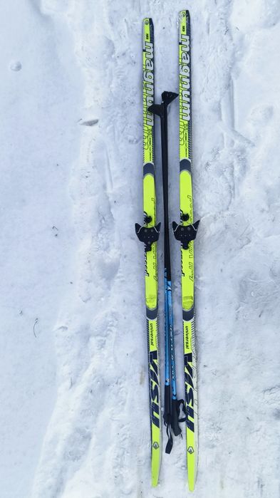 Лыжи две пары продам