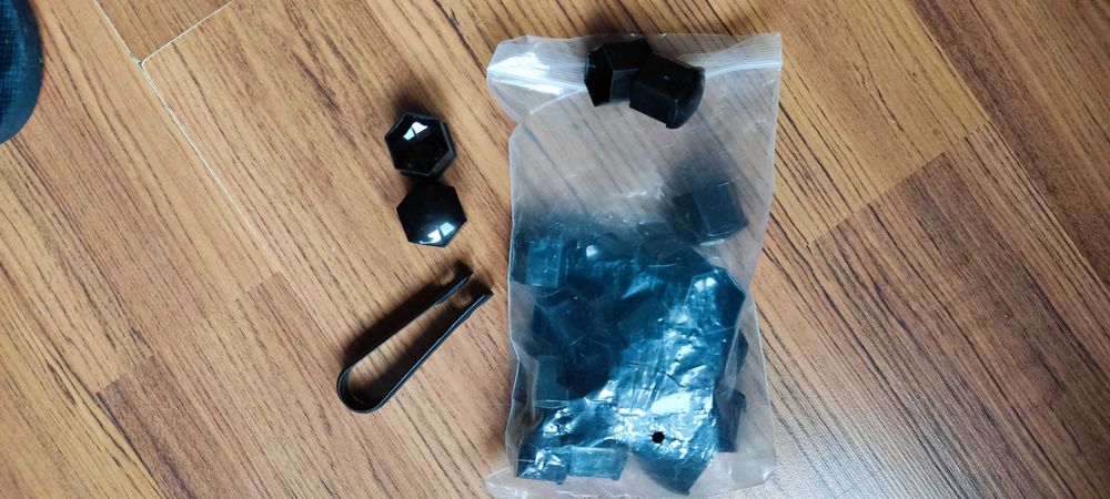 Капачки за болтове/гайки на джанта  - 5 €