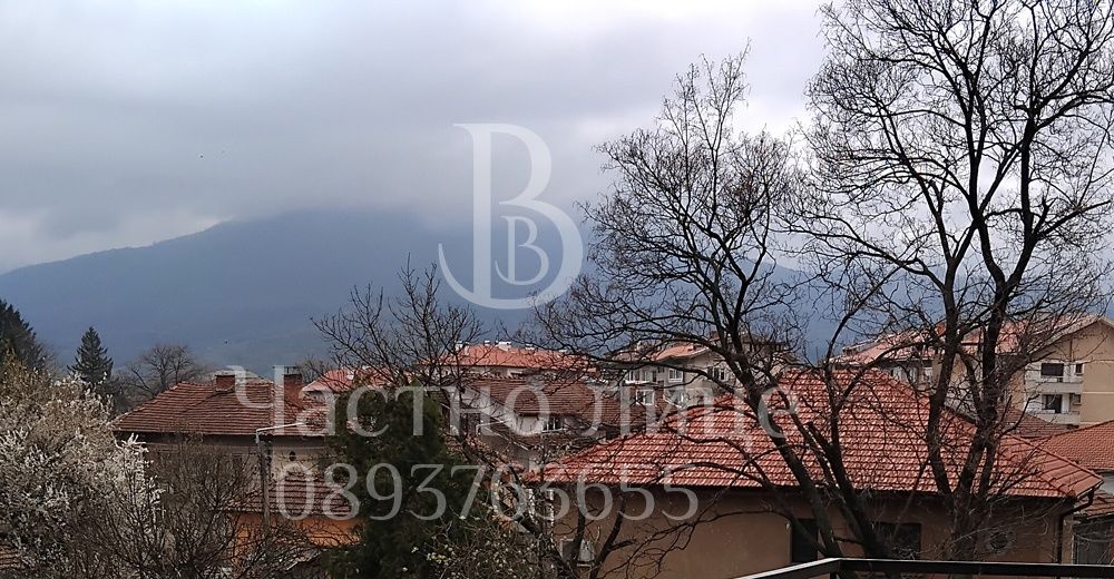 Частно лице продава апартамент в Ботевград,  центъра, 100 кв. + гараж.