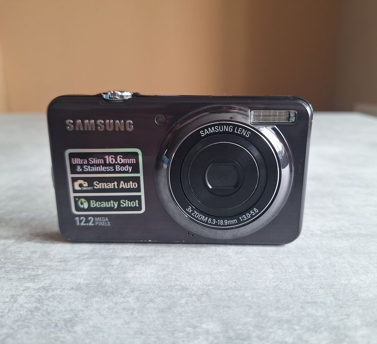 Дигитален фотоапарат Sony Samsung ST50 със зарядно и карта памет