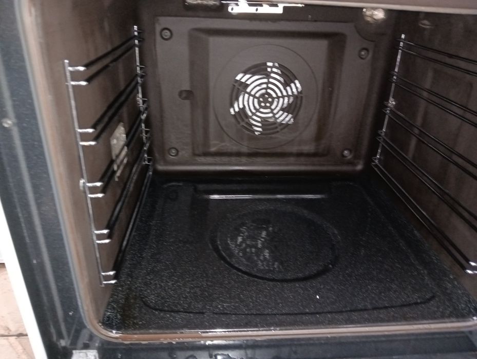 Свободно стояща печка с керамичен плот VOSS  с две години Гаранция!