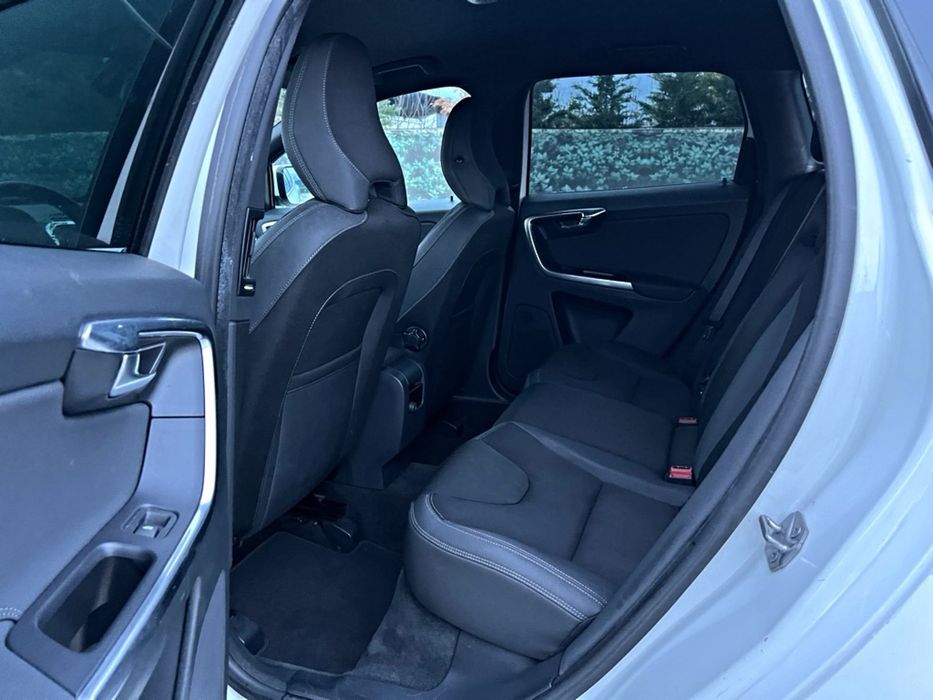 Volvo XC60 2.4 D4 AWD – 181 CP – R-Design – 2014 – Stare impecabilă