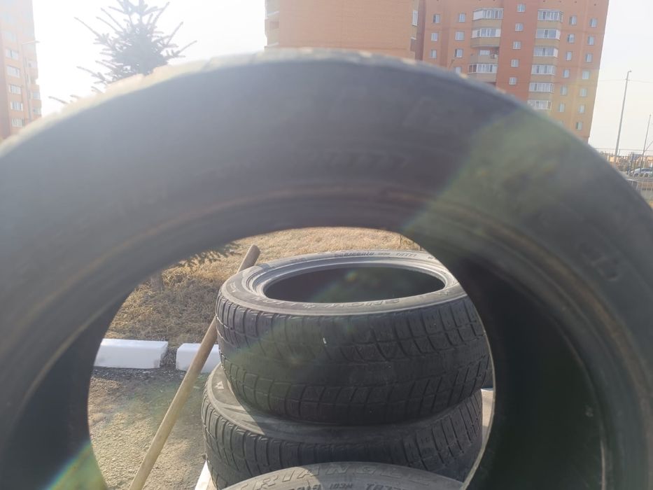 Продам шины на r19