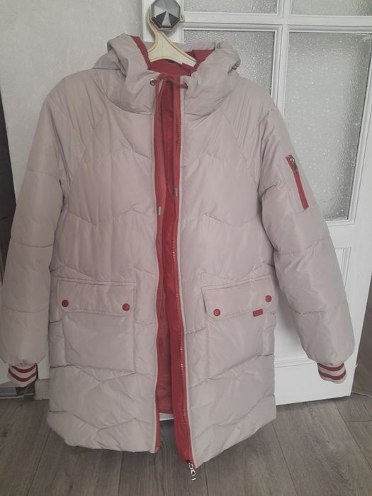 Куртки,бежевая  размер 46-50,в хорошем  состоянии, и молодёжная  44-48