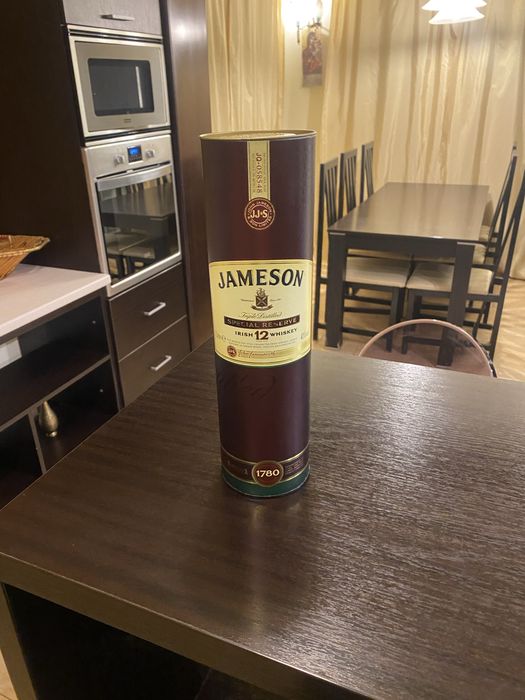 Vind o sticla de whiskey de colectie 12 ani vechime