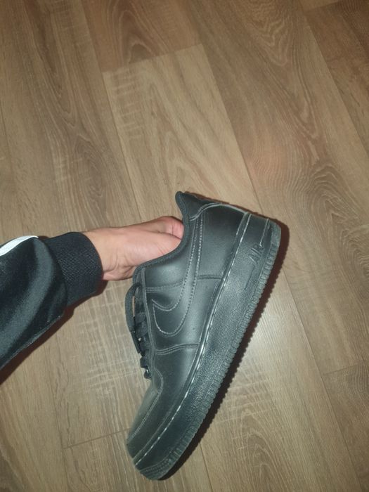 Vand air force 1 negri sunt aproape noi I am purtat de cateva ori