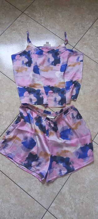 Pijamale  superbe marime M/L,cu eticheta