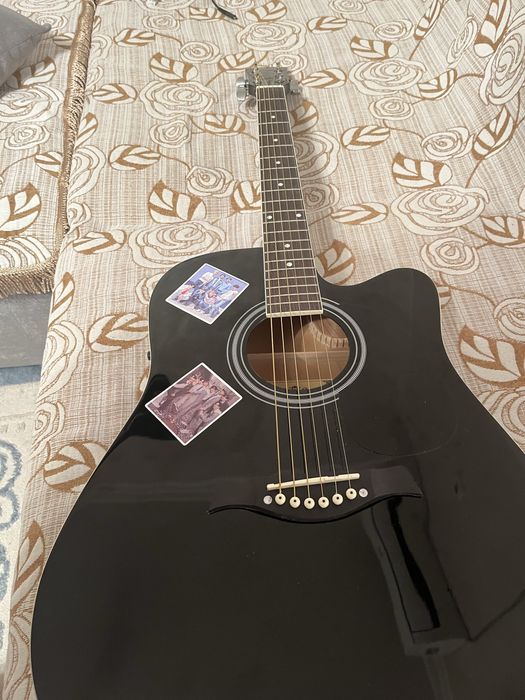 Акустическая гитара