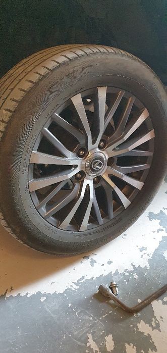 Продаётся б/у диски с шиной 285/50 R20 на Lexus LX470, L570