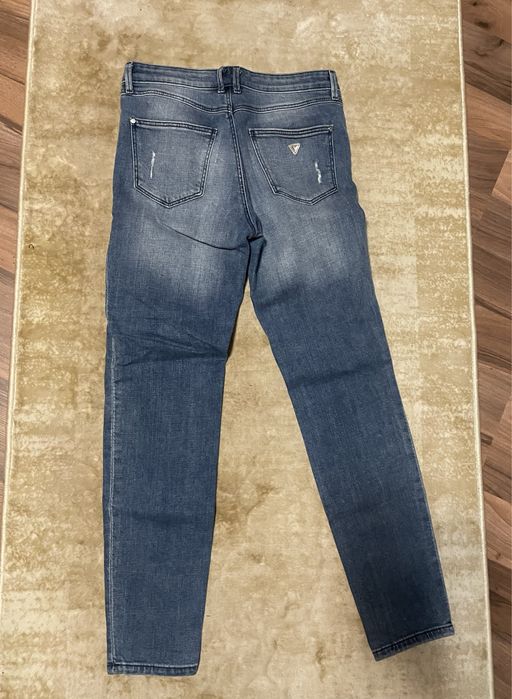 Blugi conici Guess