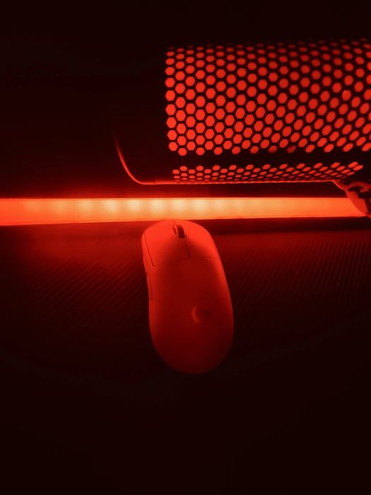 Продавам мишка Logitech G pro SUPERLIGHT