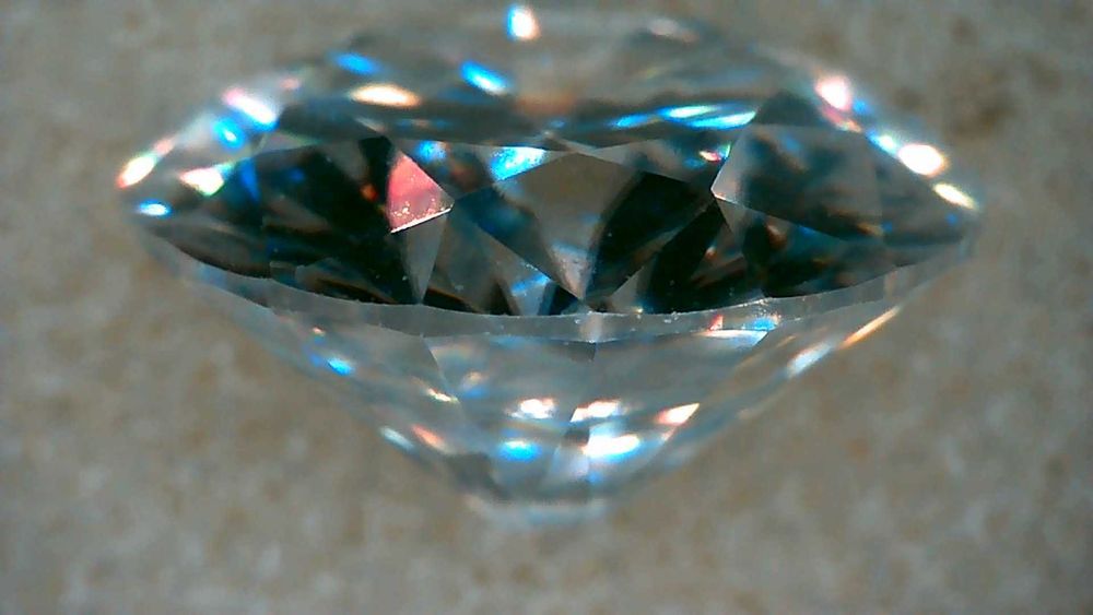 Диамант, Moissanite Brilliance, със сертификат, гравиран номер на камъка - 25 евро - 1 карат