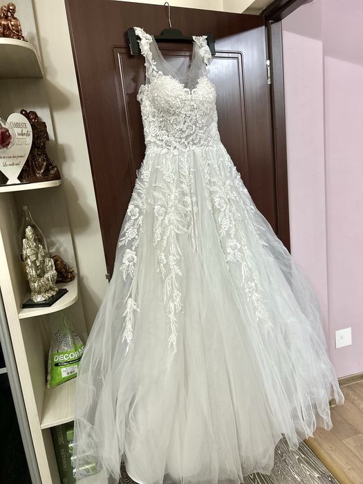 Vand rochie de mireasa s-m