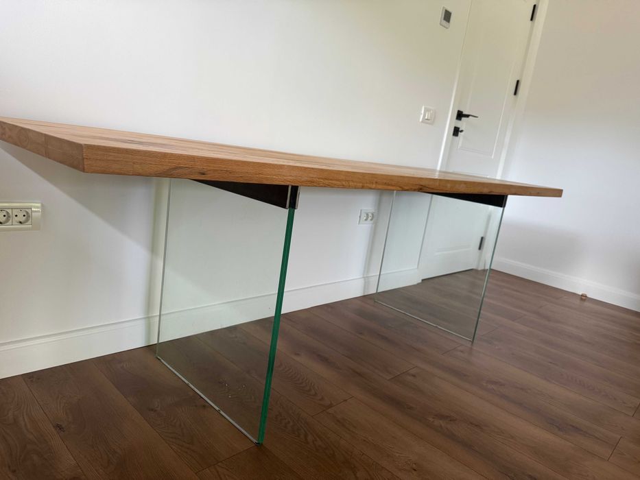 Masa din stejar lemn masiv cu picioare din sticla