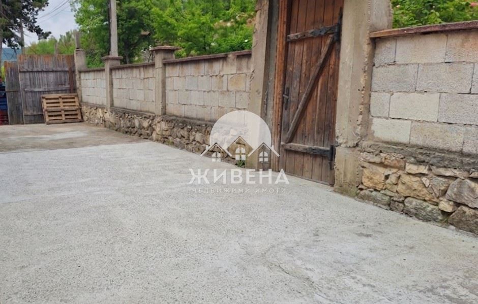 Продава къща в с.Батово, обл. Добрич