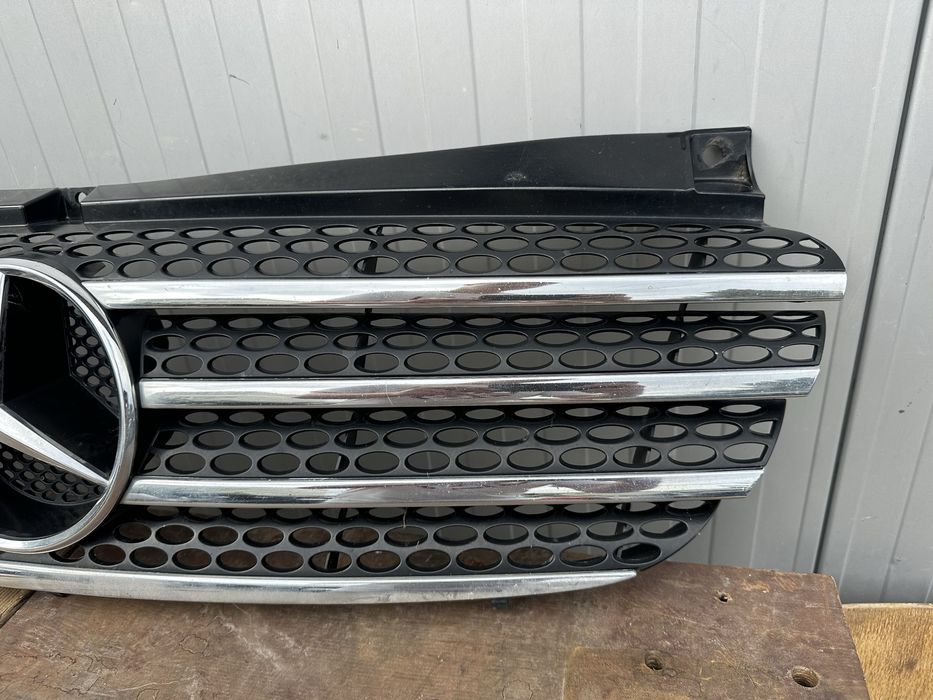 Mercedes Viano предна решетка