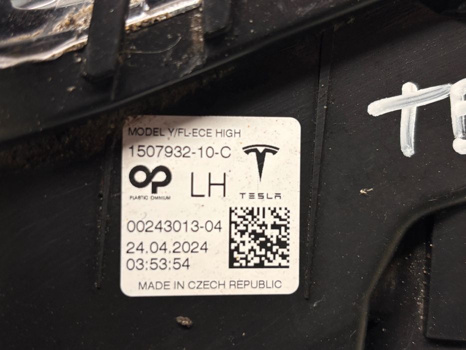 Лява дневна светлина (DRL) • Tesla Model 3 / Model Y (2020–2025)