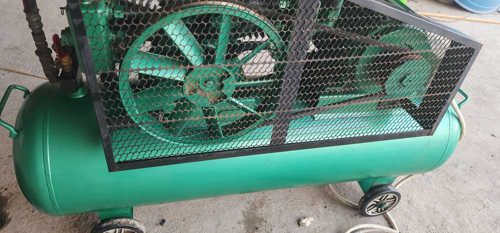 Компрессор 7.5 кв 180л