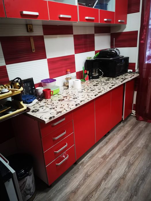 Apartment 3 camere, parter/4, zona centrala (piata/taxi)