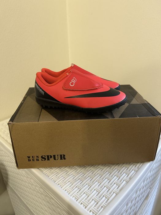 Кроссовки -Nike. Новые-29 размер.