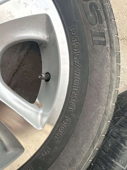 Калеса шины с дисками 195 60 r14