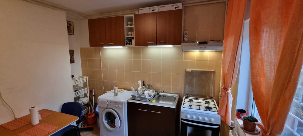 Schimb doua garsoniere deosebite pentru casa la curte sau vand