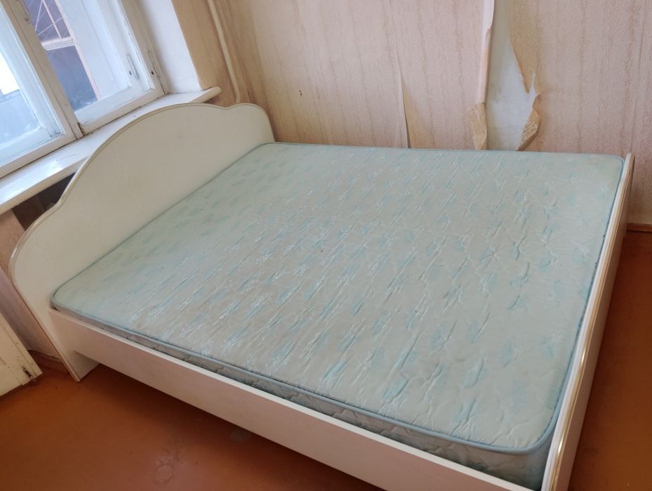 Продам кровать 2 х спалку с матрасом