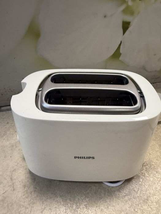 Бял тостер Philips
