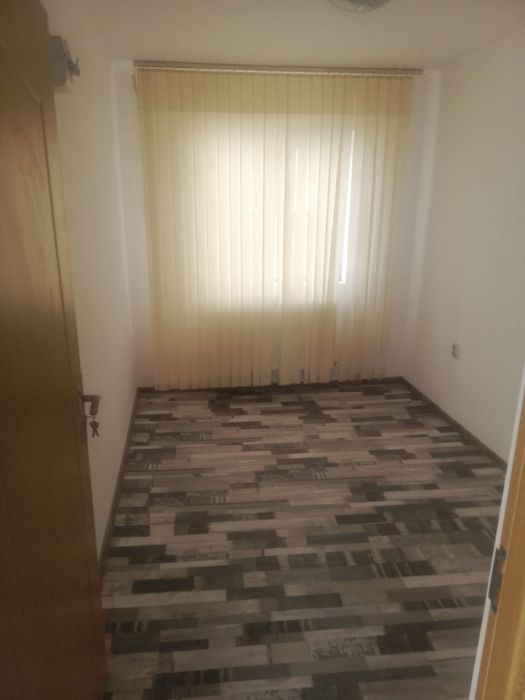 Închiriez apartament 3 camere pe str Stirbei Voda 158