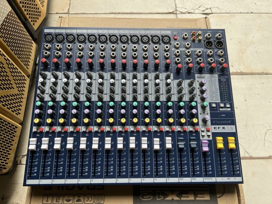 Микшерный пульт Soundcraft EFX12