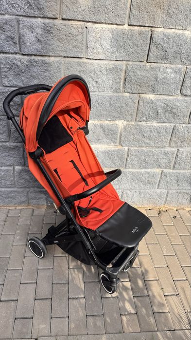 Продам коляску anex air -x