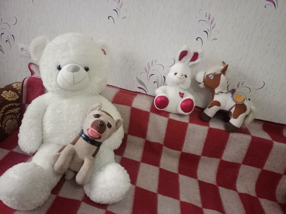 Мягки игрушки,заец,лощадка,собака, медведь
