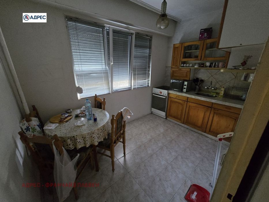 Продава се Двустаен апартамент в Плевен, Сторгозия - 65 кв.м за 1200 €/кв.м - Снимка #2