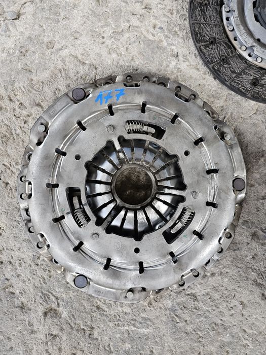 Маховик със съединител бмв 177кс n47d20c н47д20ц bmw феродов диск