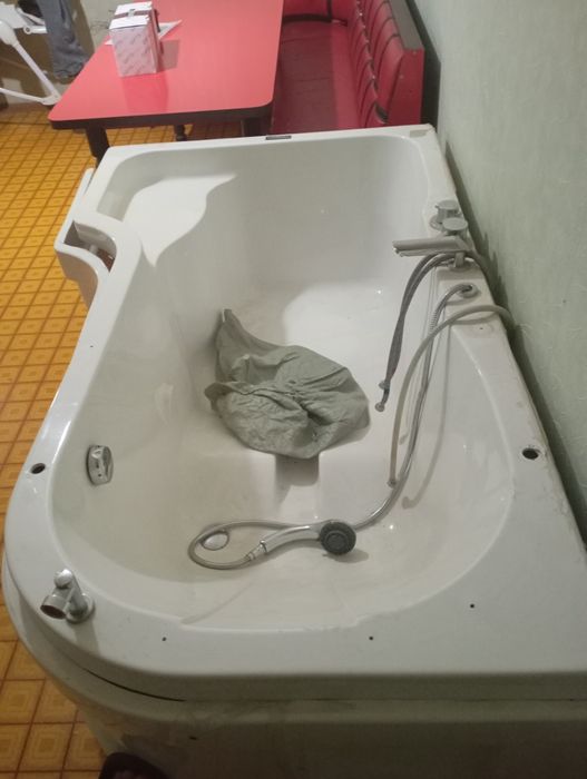 Продам большую ванную.