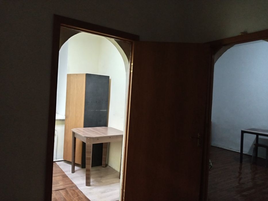 Сдаются две комнаты +тамбур для кухни.