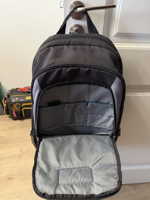 Ghiozdan 25L Case Logic, cu compartiment de laptop