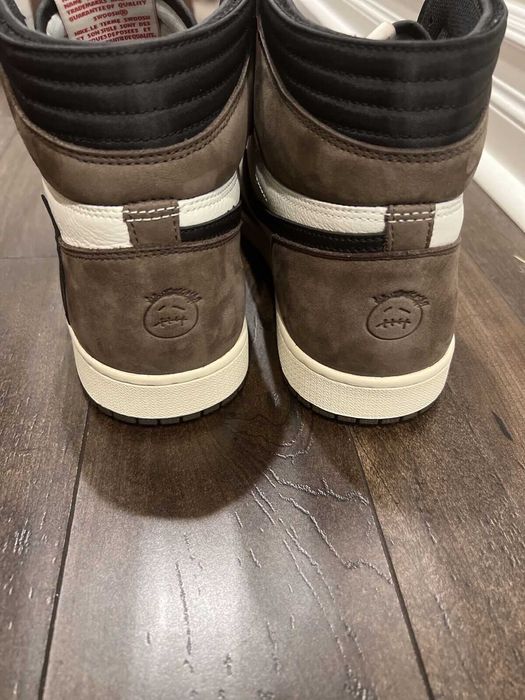 Jordan 1 Travis Scott
