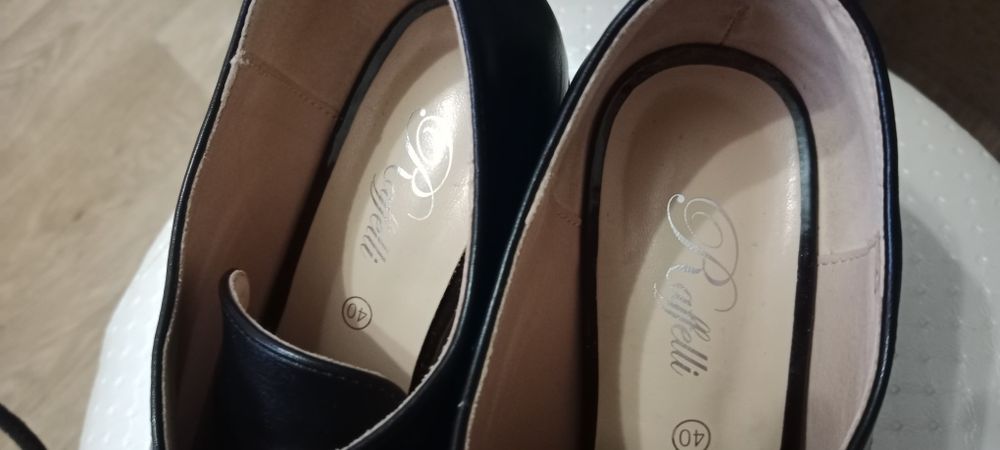 Продам женские туфли