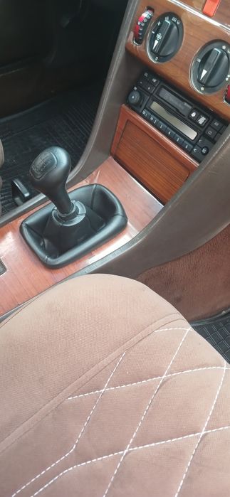 Продам   MERCEDES-BENZ 124