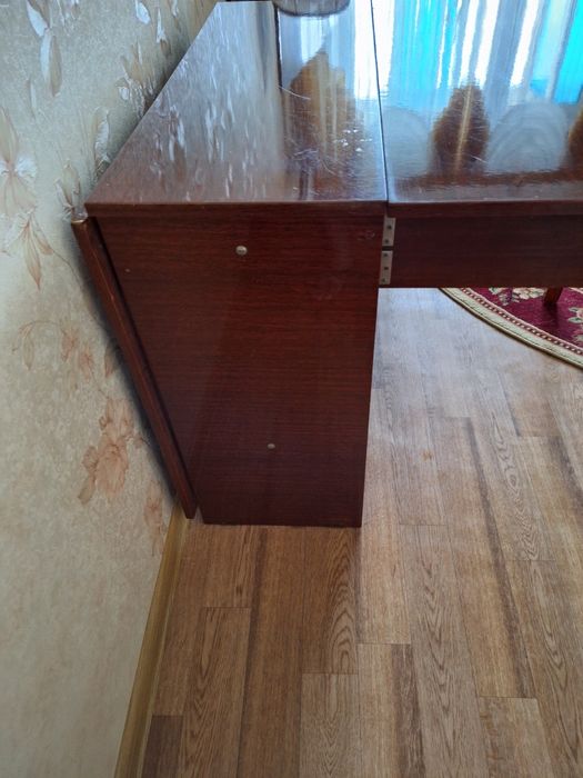 Стол - тумба полированная