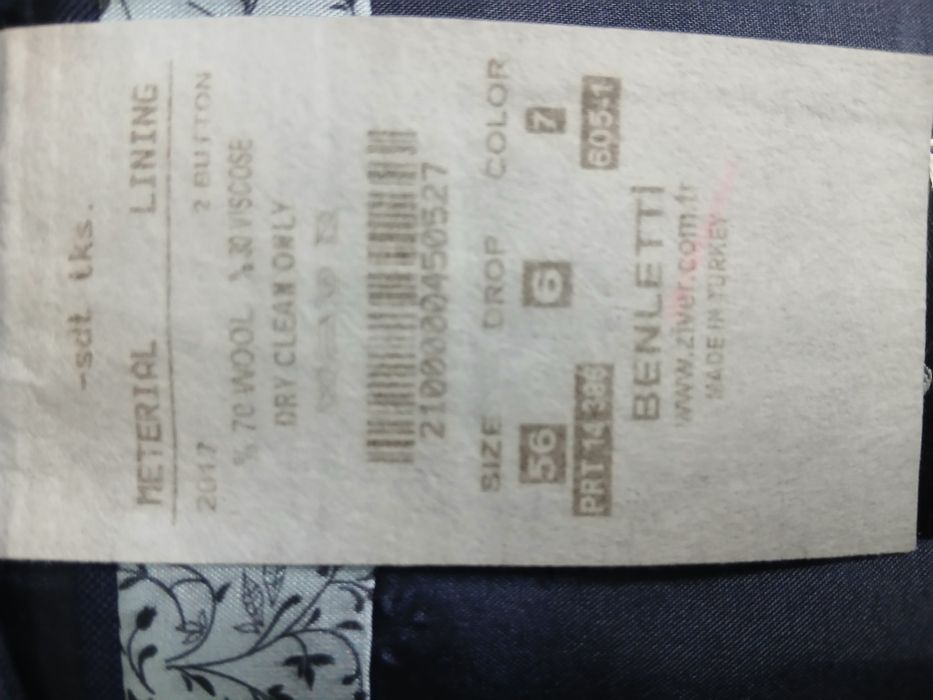 Costum de vanzare