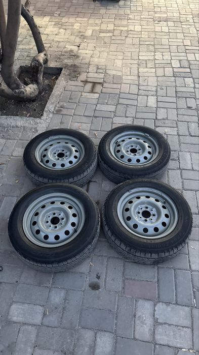 Шинa r14 комплект