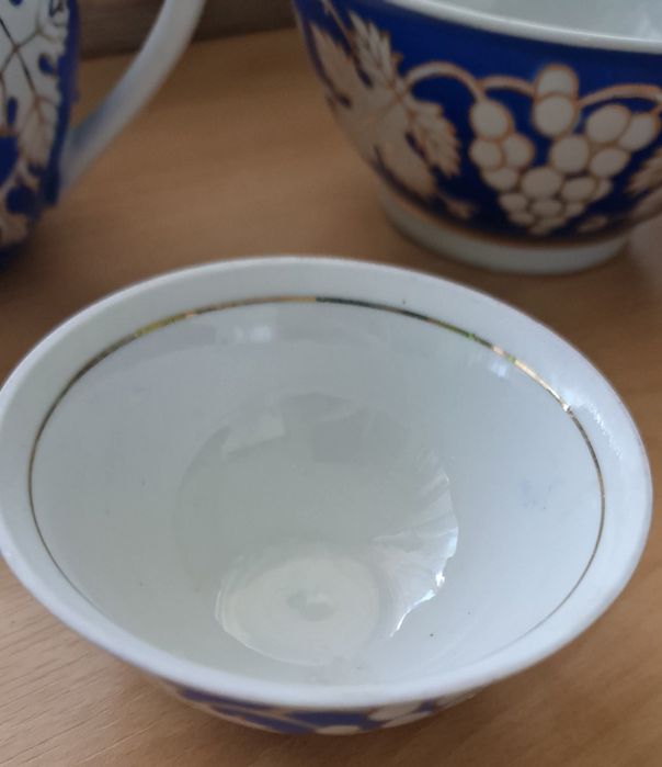 порцеланов сет грозде и злато