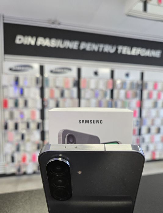 Samsung A56 / Black/White / 128 GB / DeluxGSM