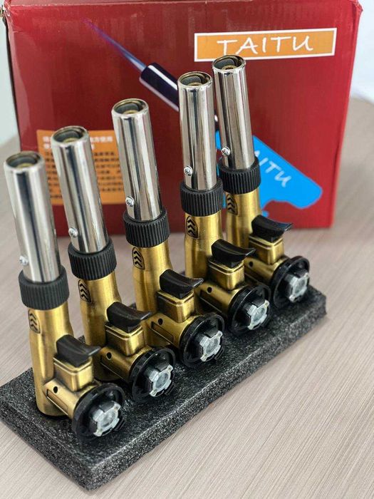 Газовая горелка пьезоподжигом, с регулятором пламени.