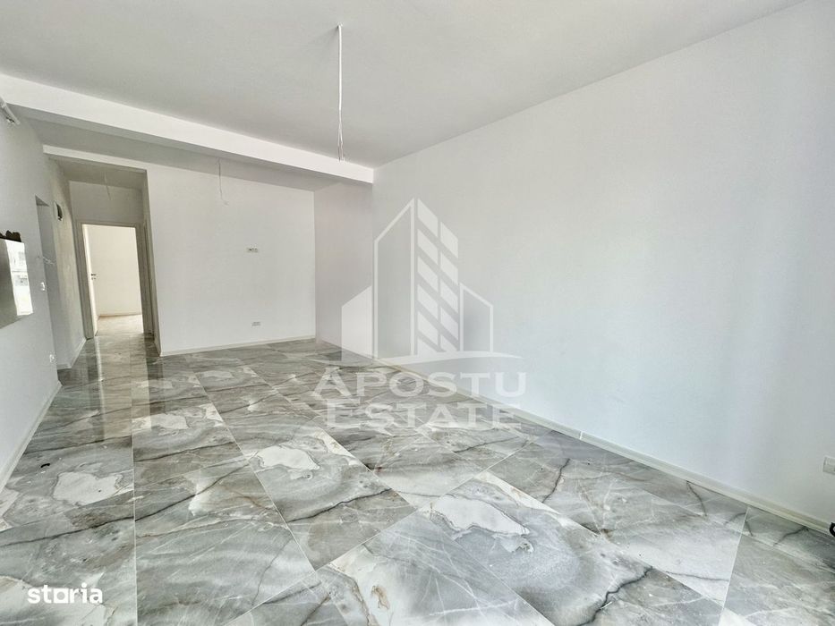 Apartament cu 2 camere, 2 balcoane, etaj 1, zona Planetelor — fotografia 2