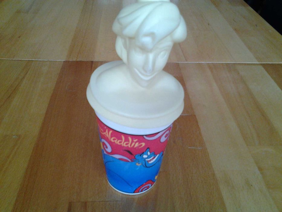 **Aladdin, pahar cu pai