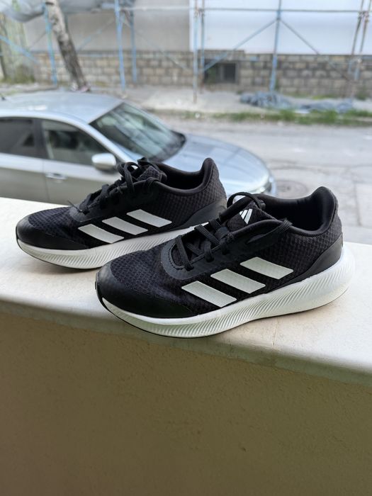 Продавам детски маратонки ADIDAS