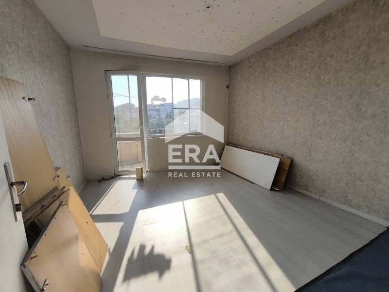 Продава се Тристаен апартамент в Хасково, Дружба 1 - 108 кв.м за 1039 €/кв.м - Снимка #3